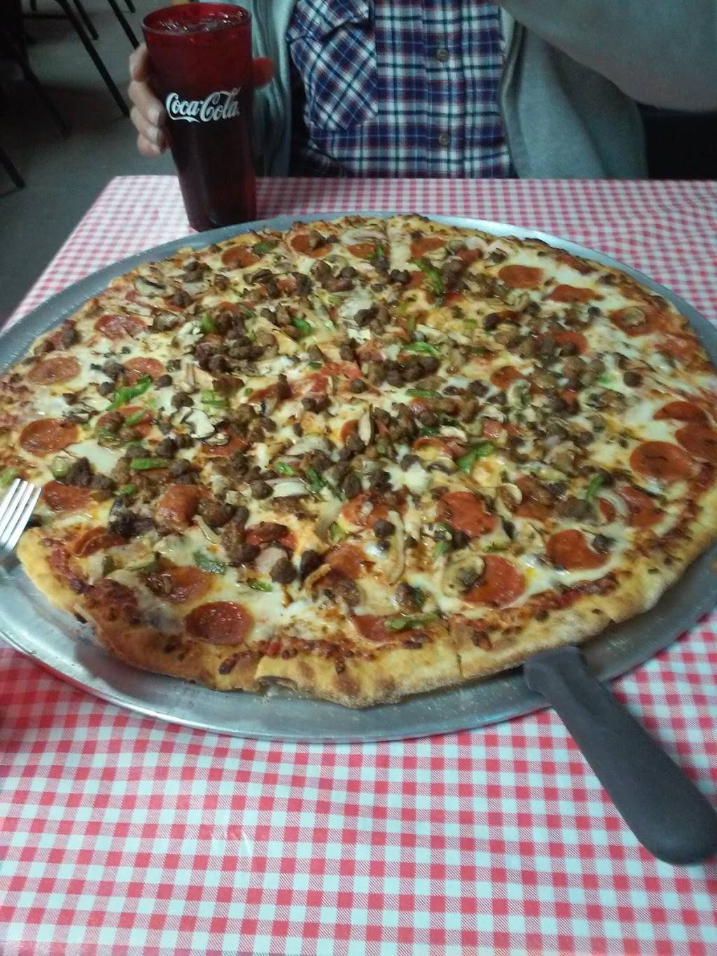 TNT Pizza | restaurant | 14244 US-79, Buchanan, TN 38222, USA | 7314077491 OR +1 731-407-7491