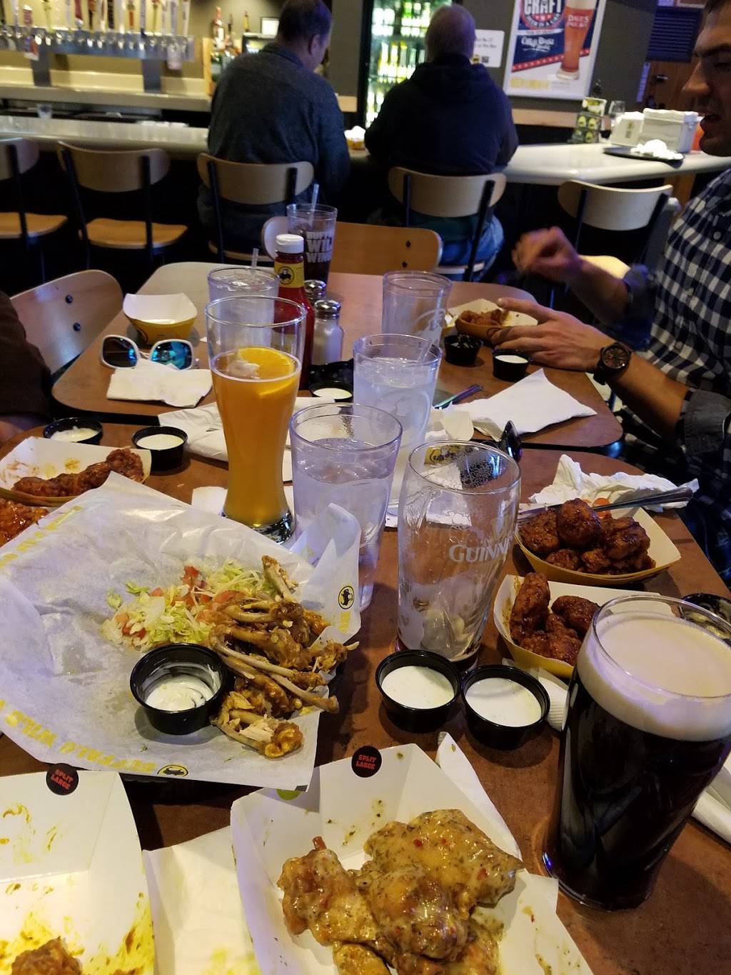 Buffalo Wild Wings | restaurant | 15306 W Beloit Rd, New Berlin, WI 53151, USA | 2624320100 OR +1 262-432-0100