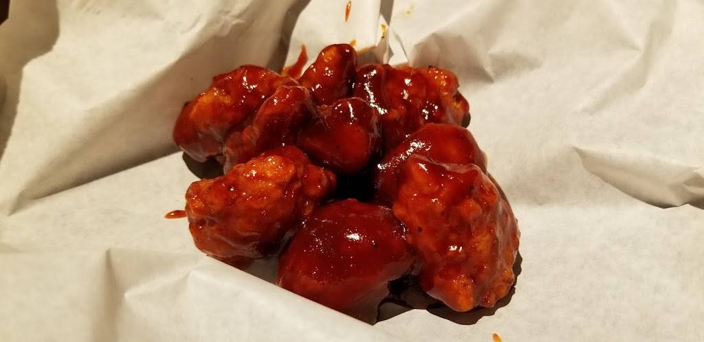 BIGS Fullerton | restaurant | 323 N State College Blvd, Fullerton, CA 92831, USA | 7145264950 OR +1 714-526-4950