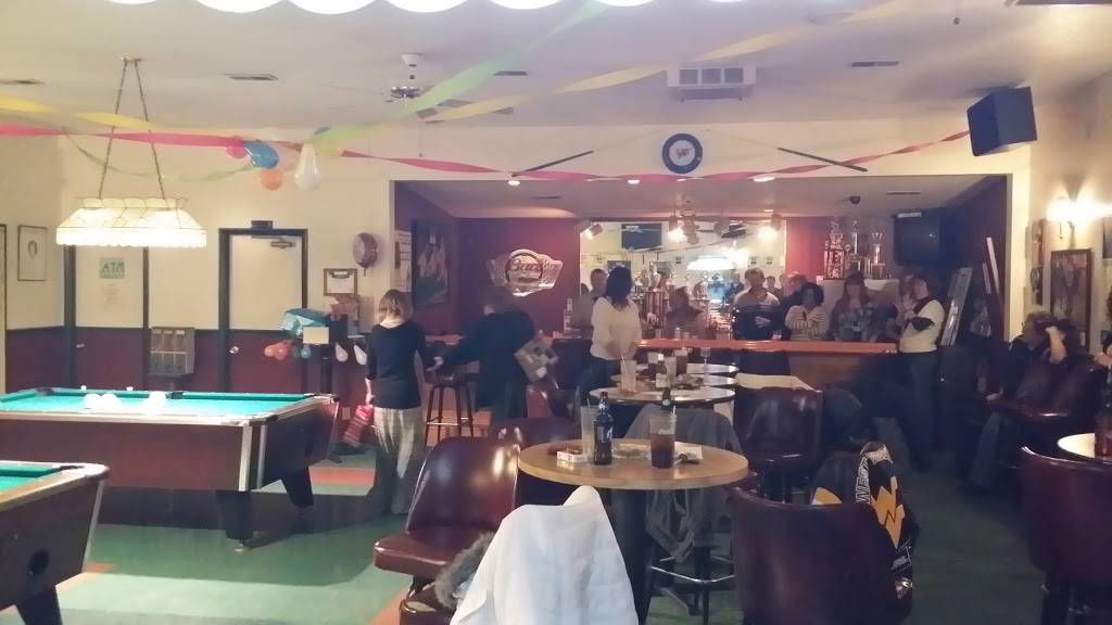 Four Corners Club | restaurant | 72 Pedal Car Dr, Inwood, WV 25428, USA | 3042293443 OR +1 304-229-3443