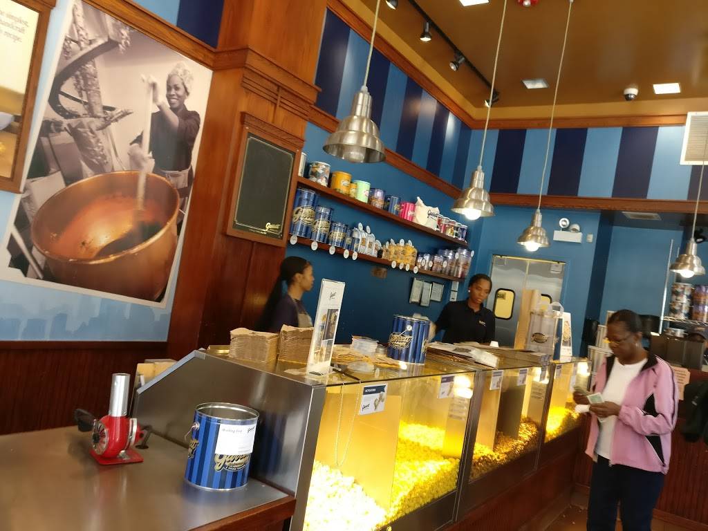Garrett Popcorn Shops | meal takeaway | 27 W Jackson Blvd, Chicago, IL 60604, USA | 8884767267 OR +1 888-476-7267