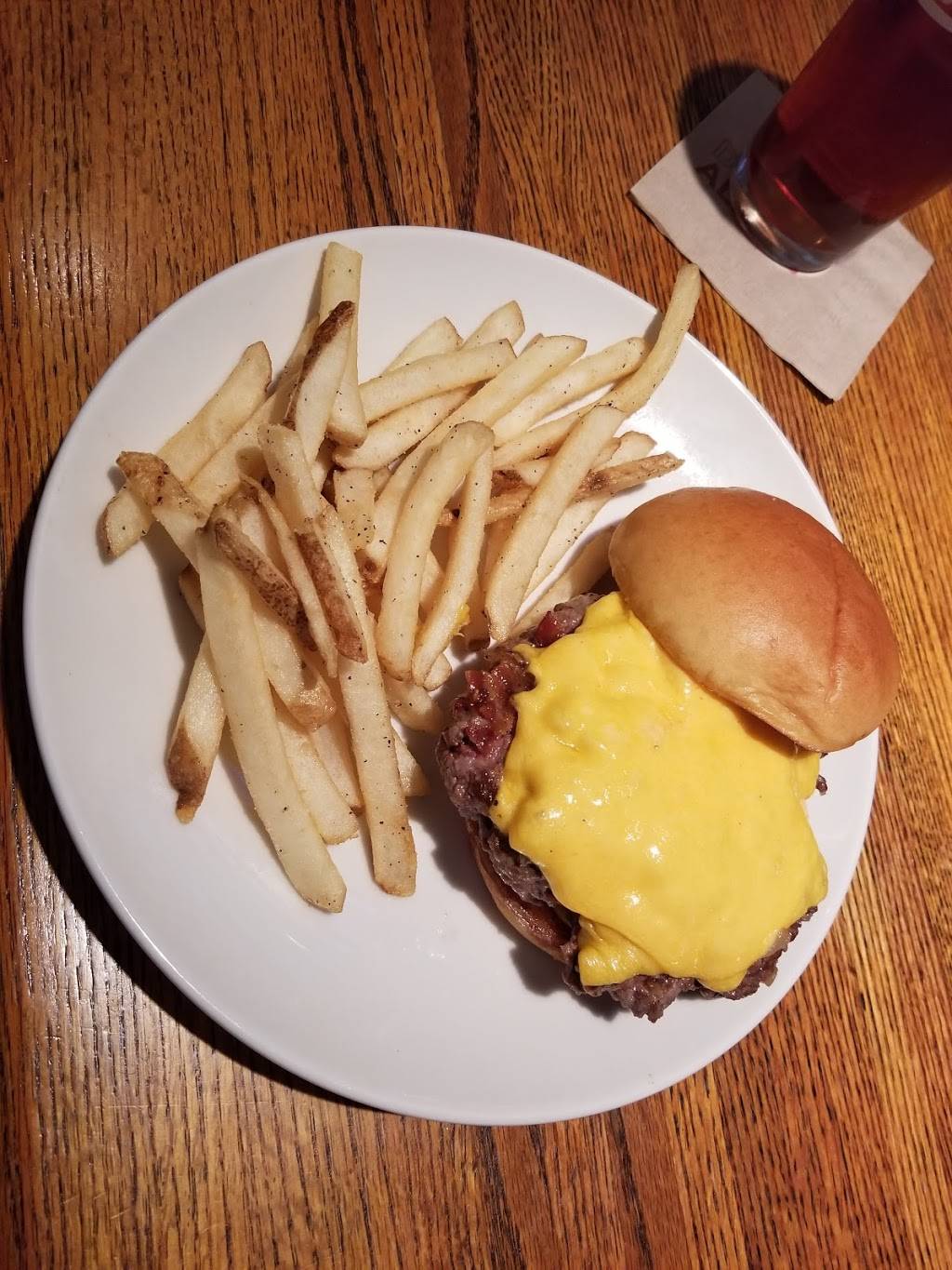 Applebees Grill + Bar | restaurant | 1808 S Main St, Farmville, VA 23901, USA | 4343155581 OR +1 434-315-5581