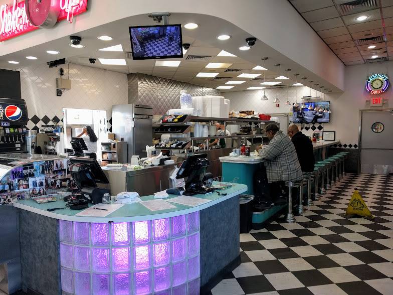 Legends Grill | restaurant | 11123 E Jefferson Ave, Detroit, MI 48214, USA | 3133314000 OR +1 313-331-4000