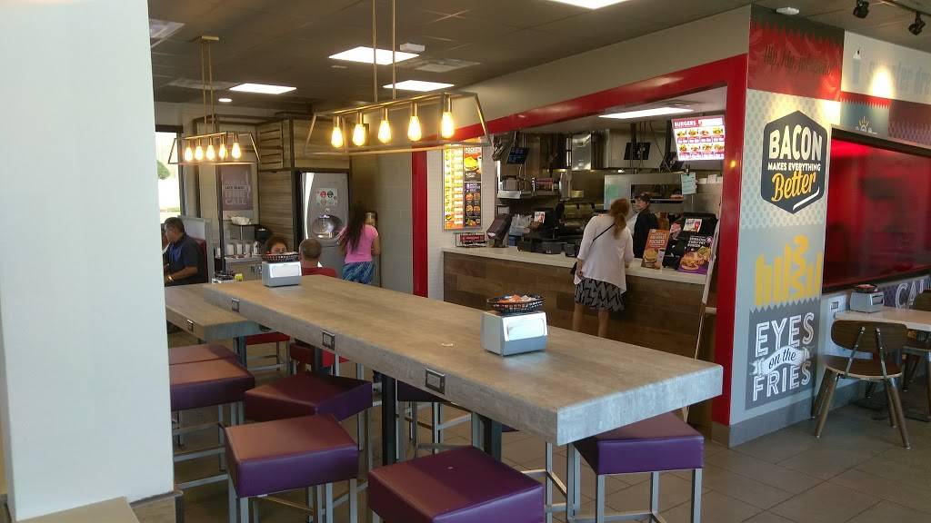 Jack in the Box | restaurant | 2802 N Main St, Fort Worth, TX 76106, USA | 8176242900 OR +1 817-624-2900