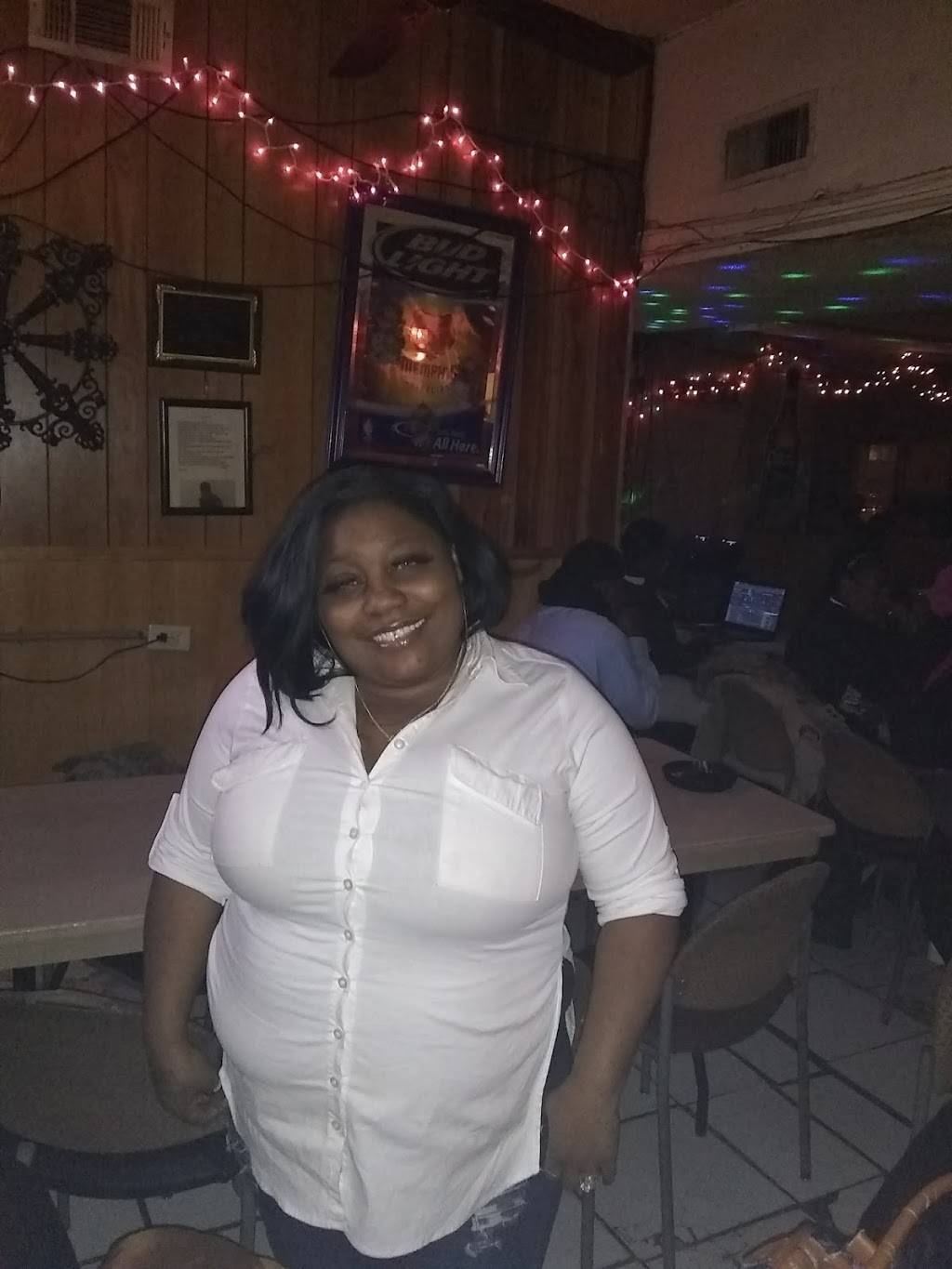 C & J Barbecue | restaurant | 2019 E Person Ave, Memphis, TN 38114, USA | 9017746696 OR +1 901-774-6696