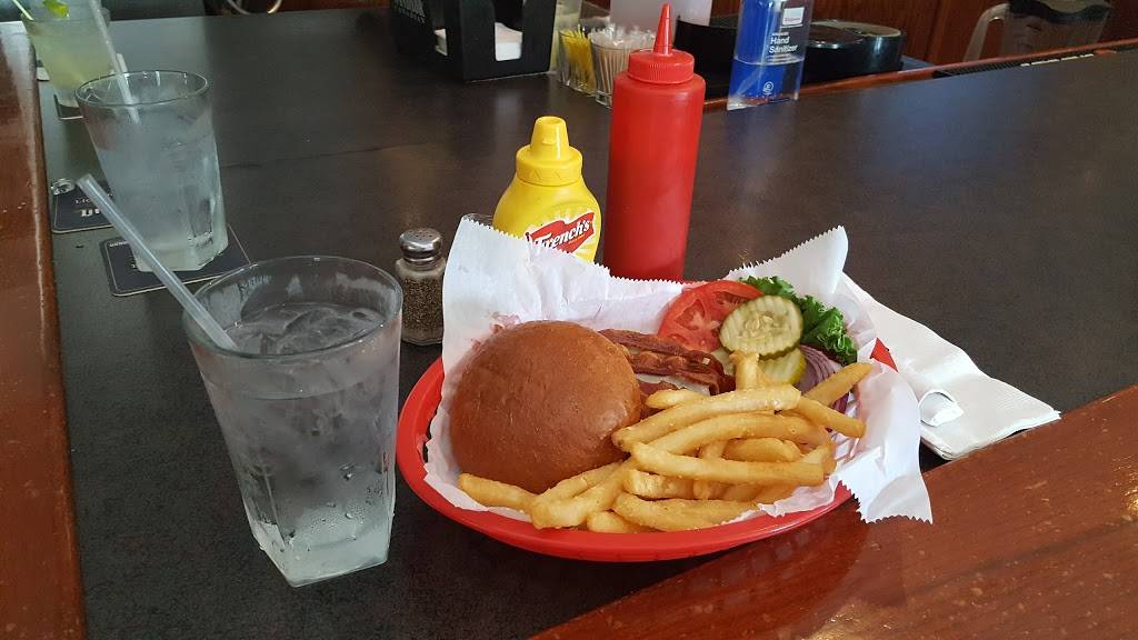 City Hall Grille & Drinks | restaurant | 315 S Reynolds Rd, Toledo, OH 43615, USA | 4195361166 OR +1 419-536-1166