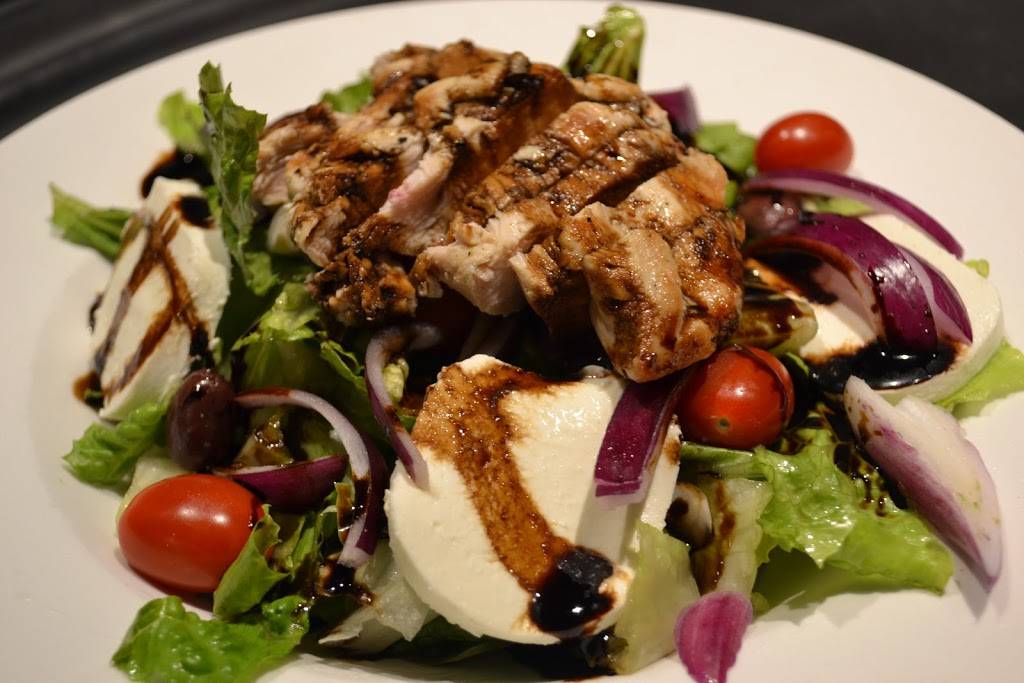 Fahrenheit Two Twelve | restaurant | 10805 Broadway, Crown Point, IN 46307, USA | 2196638160 OR +1 219-663-8160