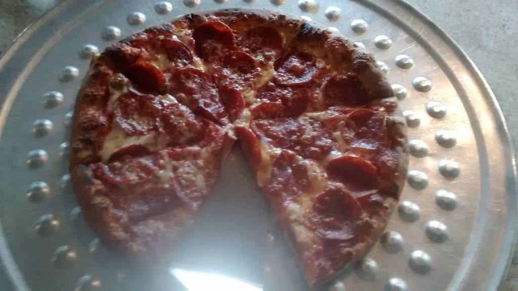 Lances Pizza & Subs | restaurant | 861 US-79, Dover, TN 37058, USA | 9312322353 OR +1 931-232-2353