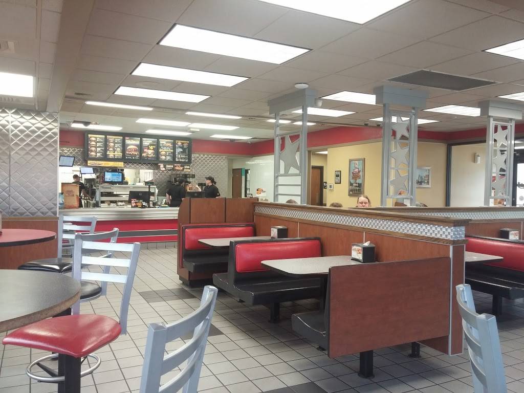 Hardees | restaurant | 3225 L St, Omaha, NE 68107, USA | 4027316434 OR +1 402-731-6434