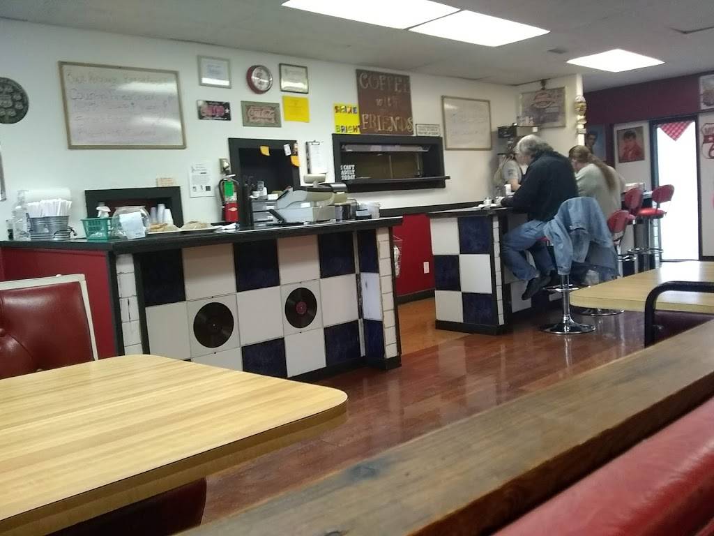 Back Rhoads Diner | restaurant | 691 W Elm St, Lebanon, MO 65536, USA | 4175322838 OR +1 417-532-2838