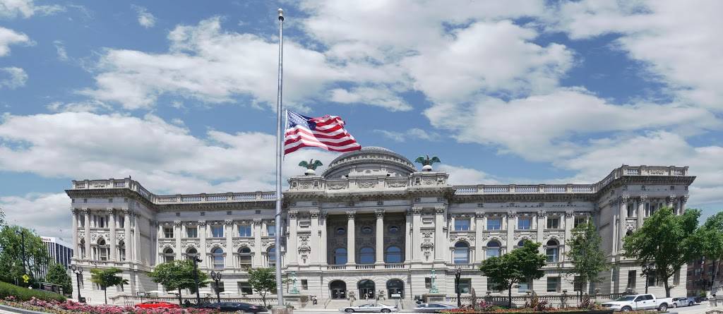 R Cafe & Catering | cafe | 814 W Wisconsin Ave, Milwaukee, WI 53233, USA | 4142862005 OR +1 414-286-2005