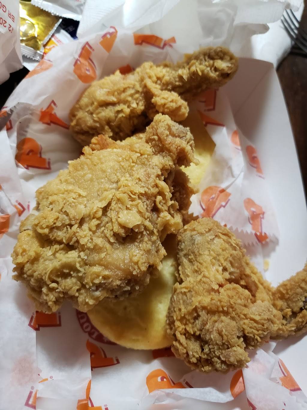 Popeyes Louisiana Kitchen | restaurant | 300 W Compton Blvd, Compton, CA 90220, USA | 3106698417 OR +1 310-669-8417