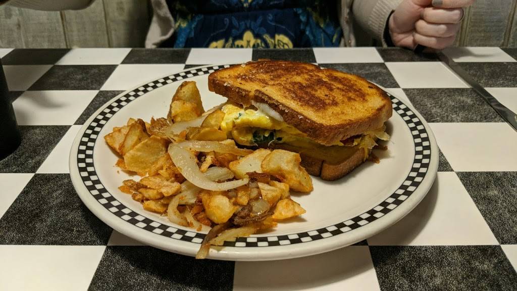 Mrs Macs Fillin Station | restaurant | 951 Old Dixie Hwy, Vero Beach, FL 32960, USA | 7725648400 OR +1 772-564-8400