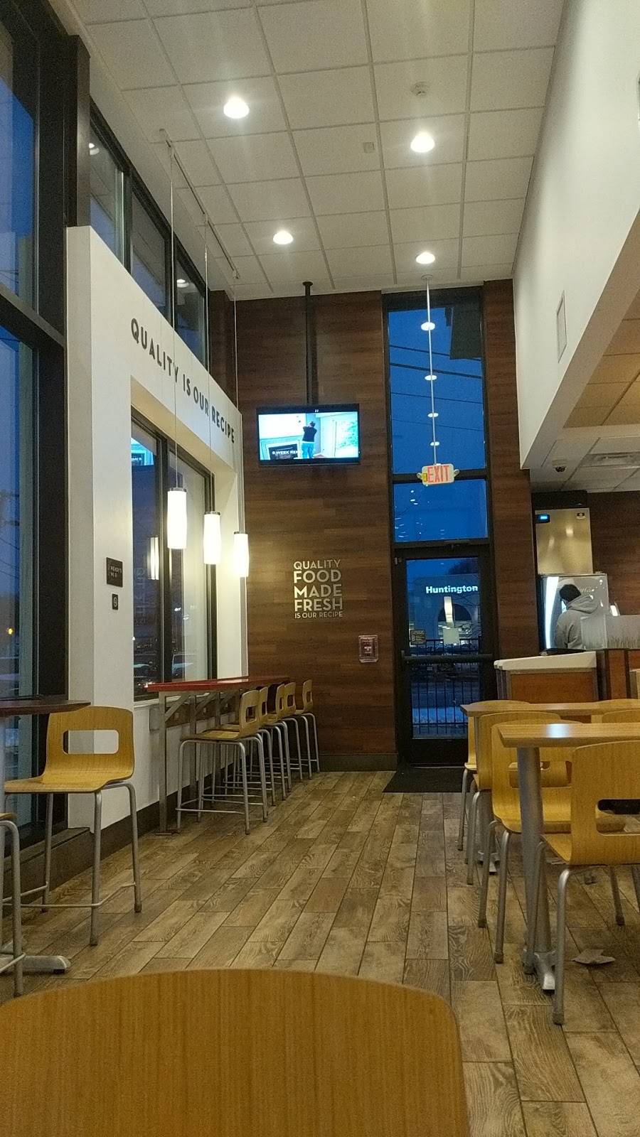 Wendys | restaurant | 1210 E Jericho Turnpike, Huntington, NY 11743, USA | 6313514645 OR +1 631-351-4645