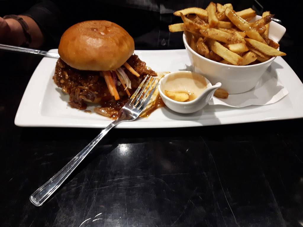 Keenans Irish Pub | restaurant | 550 Queen St W #9, Brampton, ON L6X 3E1, Canada | 9054571818 OR +1 905-457-1818