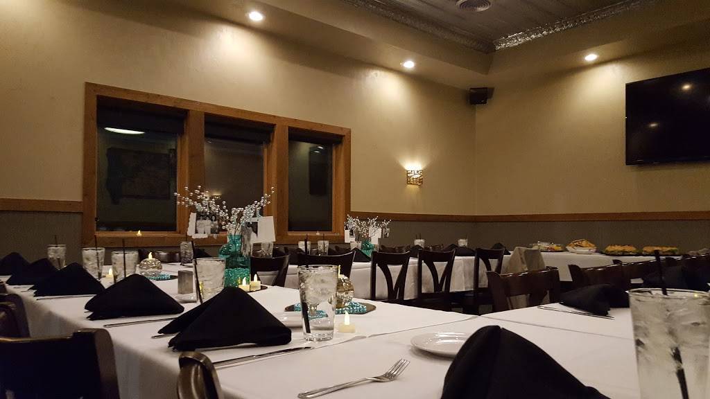 MAHONEYS RESTAURANT & BAR | restaurant | 30 Wisconsin St, Oshkosh, WI 54901, USA | 9202303737 OR +1 920-230-3737