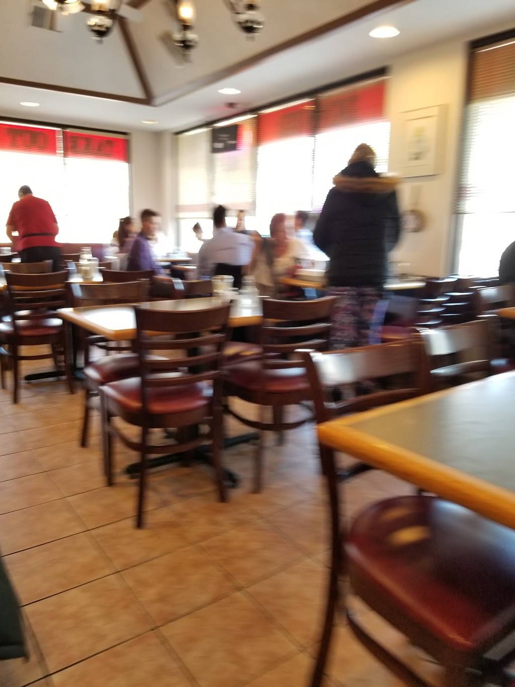 Canadiana Dining Lounge | restaurant | 2454 Lake Shore Blvd W, Etobicoke, ON M8V 1C9, Canada | 4162515442 OR +1 416-251-5442