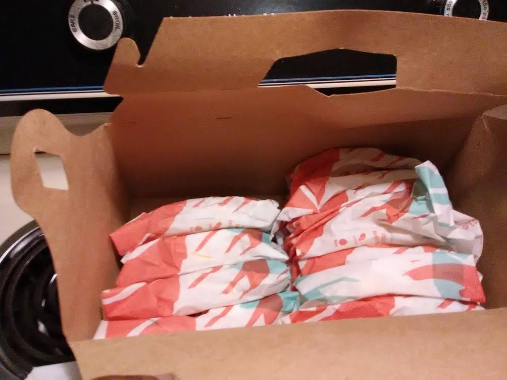 Taco Bell | meal takeaway | 311 S Dixie Blvd, Radcliff, KY 40160, USA | 2703515554 OR +1 270-351-5554