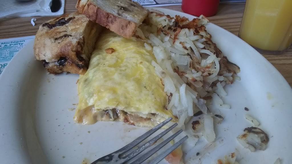 Beardslees Restaurant | restaurant | 3135 E Howard City Edmore Rd, Edmore, MI 48829, USA | 9894273431 OR +1 989-427-3431