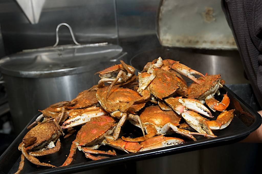 Riverbay Roadhouse | restaurant | 1374 Cape St Claire Rd, Annapolis, MD 21409, USA | 4107572919 OR +1 410-757-2919