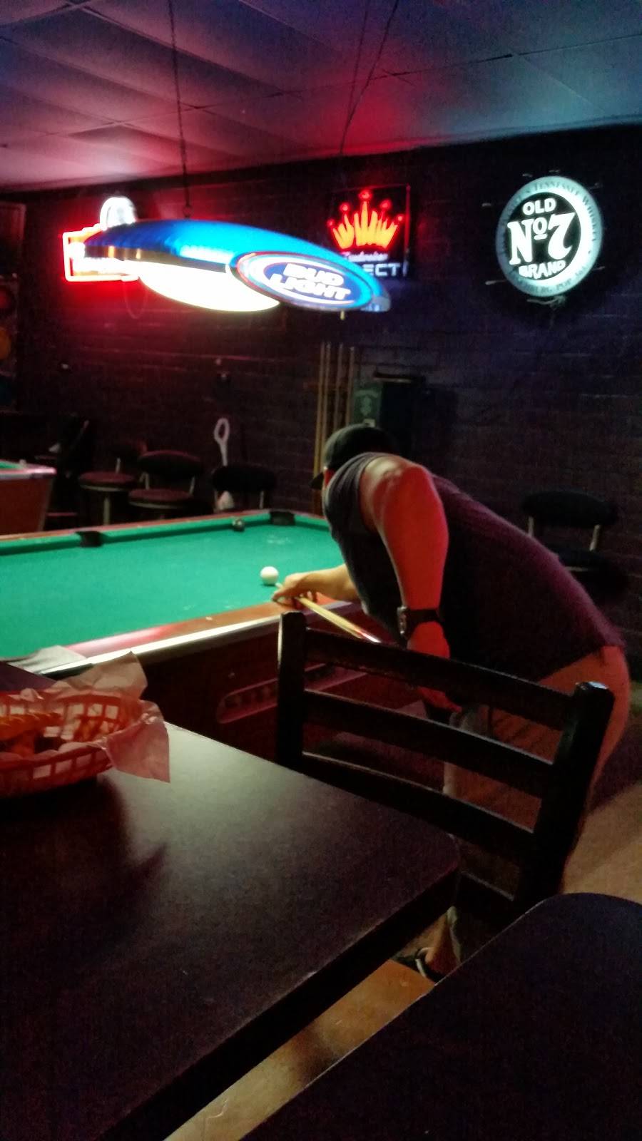 The Pour House Bar and Grill | restaurant | 7405 Nieman Rd, Shawnee, KS 66214, USA | 9133220580 OR +1 913-322-0580