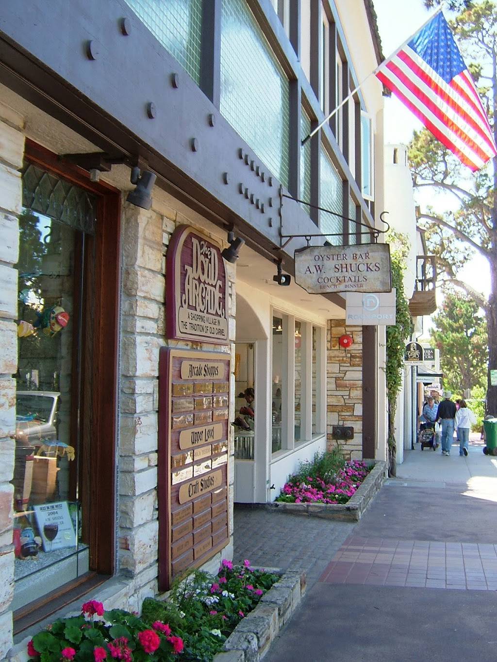 A.W. Shucks Cocktail & Oyster Bar | restaurant | Ocean Ave &, San Carlos St, Carmel-By-The-Sea, CA 93923, USA | 8316246605 OR +1 831-624-6605