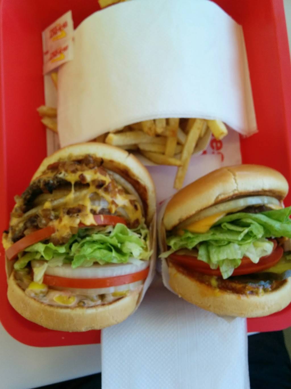 In-N-Out Burger | restaurant | 2010 Hacienda Dr, Vista, CA 92081, USA | 8007861000 OR +1 800-786-1000