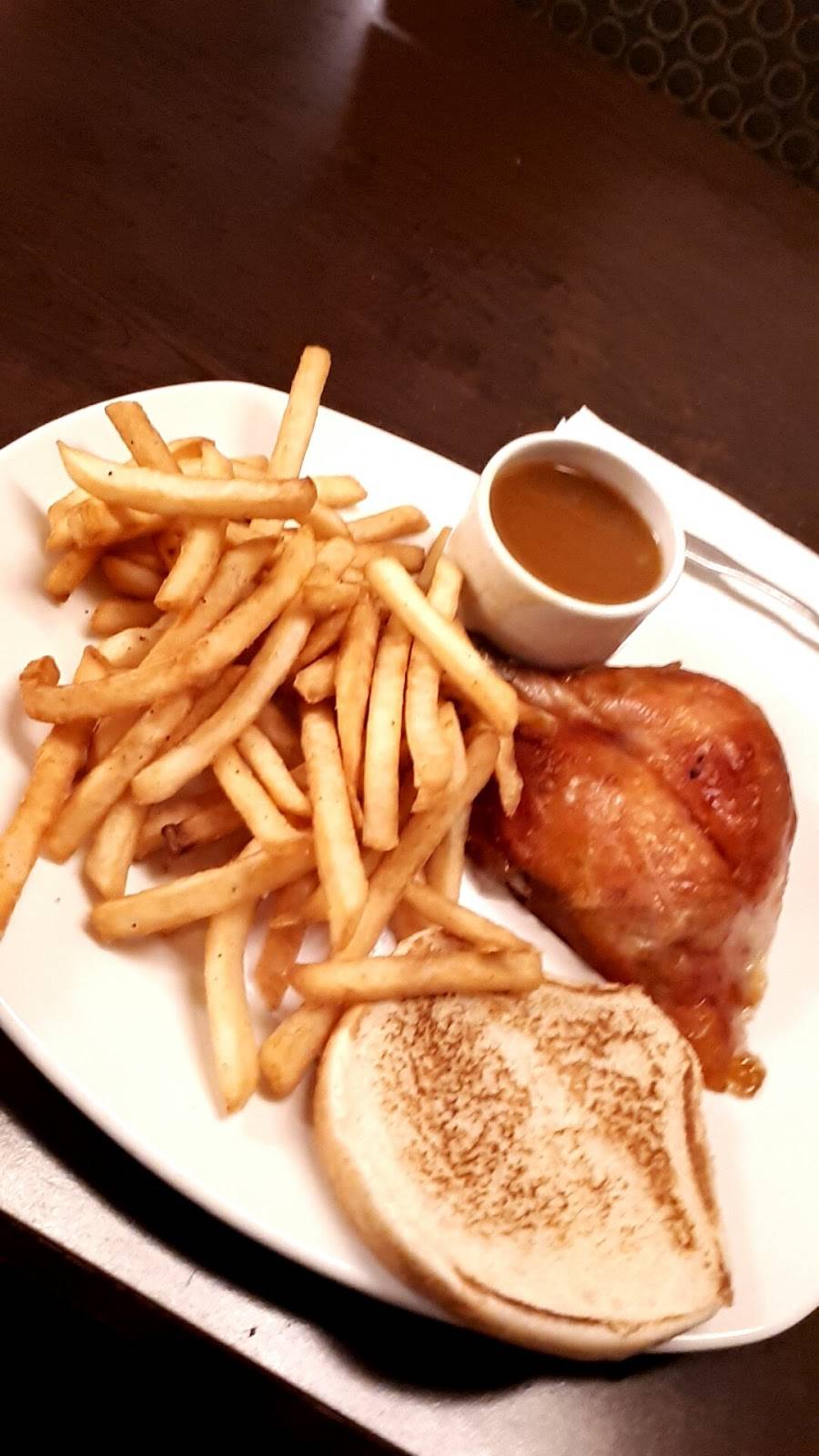 Rôtisserie St-Hubert | restaurant | 693 Grande Allée E, Québec, QC G1R 2K1, Canada | 4186531234 OR +1 418-653-1234