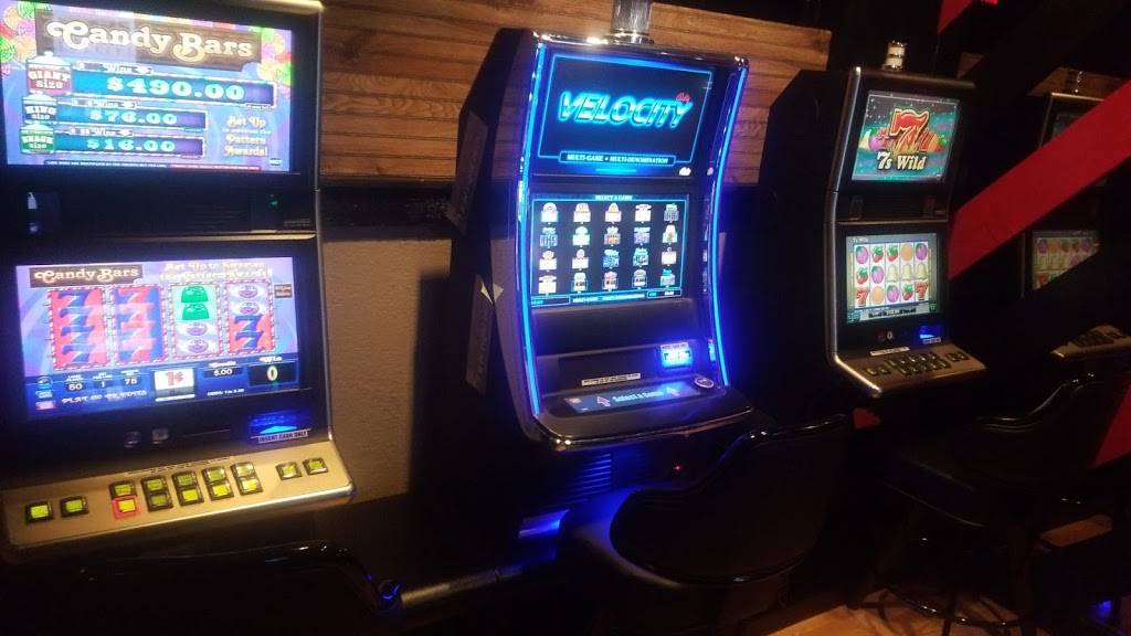 Logans Pub | restaurant | 424 S Century Blvd, Rantoul, IL 61866, USA | 2178931221 OR +1 217-893-1221