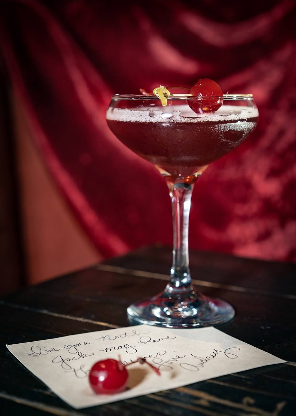 Oak & Shield Gaming Pub | restaurant | 600 E Ogden Ave, Milwaukee, WI 53202, USA | 4149881750 OR +1 414-988-1750