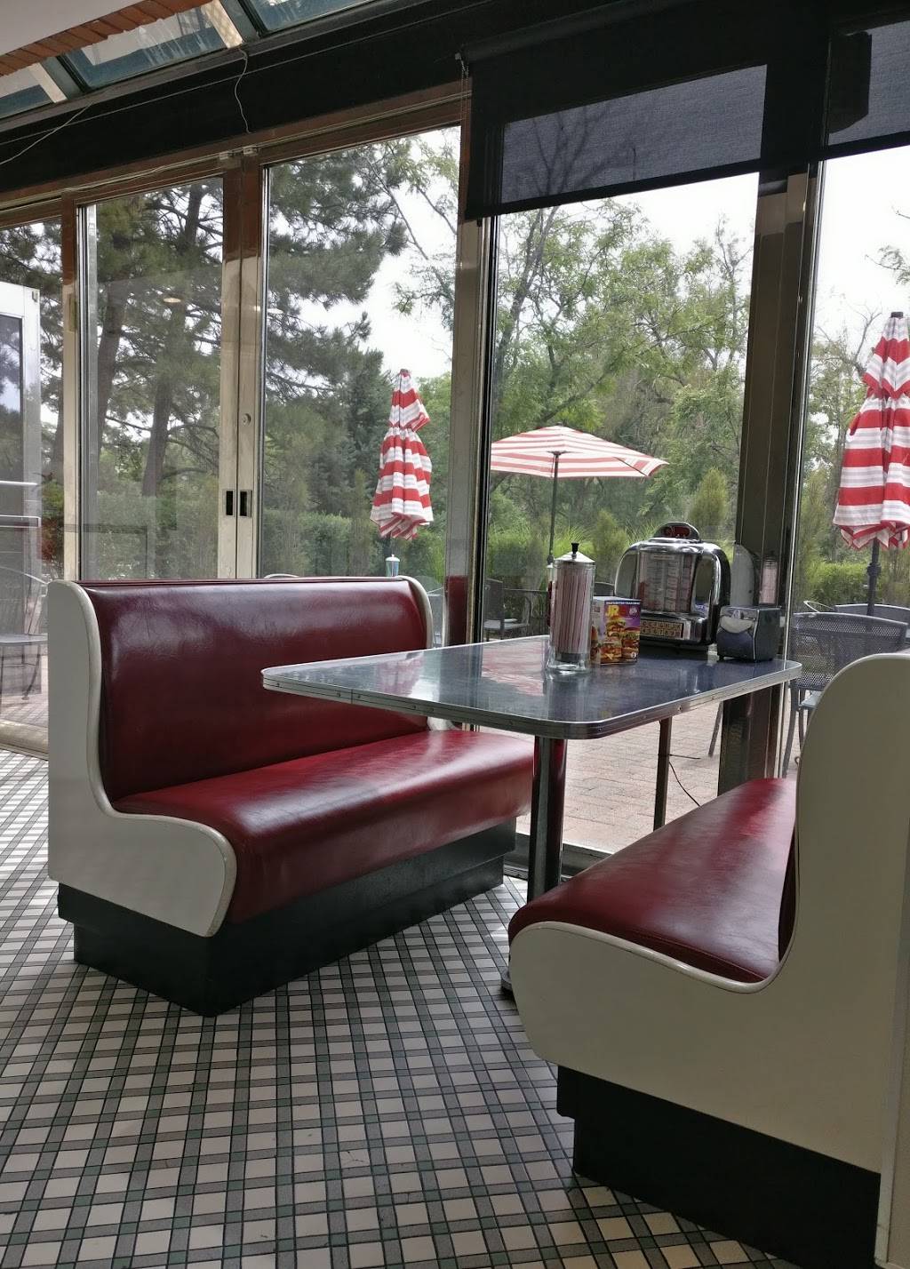 Johnny Rockets | restaurant | 3000 E 1st Ave Space. 113, Denver, CO 80206, USA | 3033995522 OR +1 303-399-5522