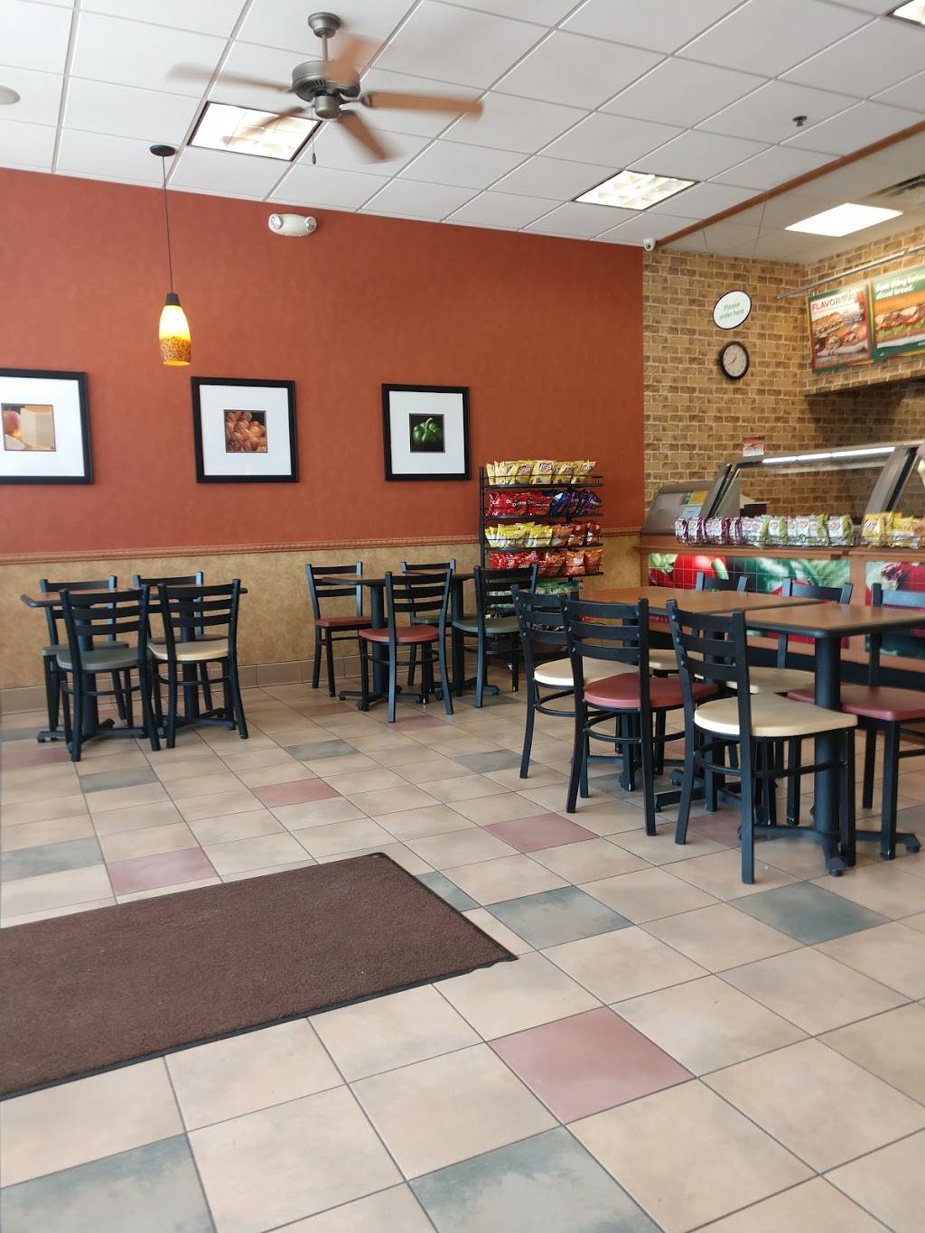 Subway | restaurant | 9290 Lee Rd, Brighton, MI 48116, USA | 8102253105 OR +1 810-225-3105