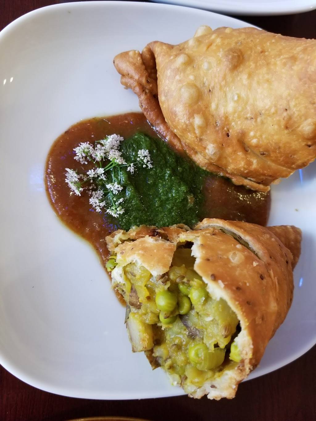 Mango Pickle | restaurant | 5842 N Broadway, Chicago, IL 60660, USA | 7739445555 OR +1 773-944-5555