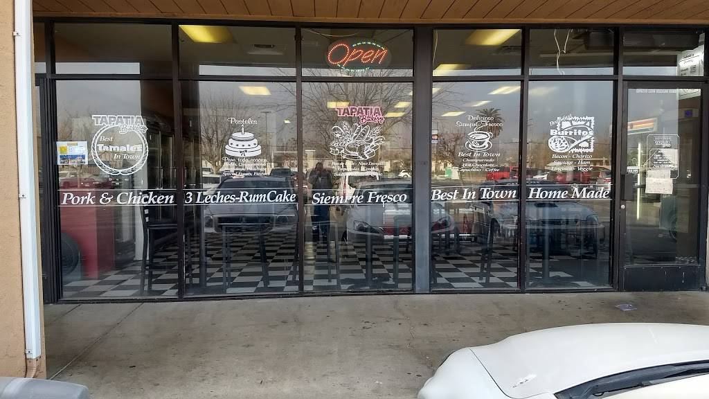 Panaderia Y Taqueria La Tapatia | restaurant | 120 N 11th Ave, Hanford, CA 93230, USA | 5595879049 OR +1 559-587-9049