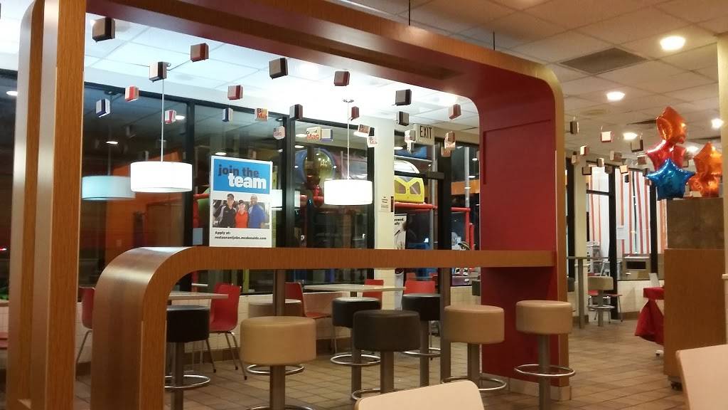 McDonalds | cafe | 6651 E Tanque Verde Rd, Tucson, AZ 85715, USA | 5202982490 OR +1 520-298-2490
