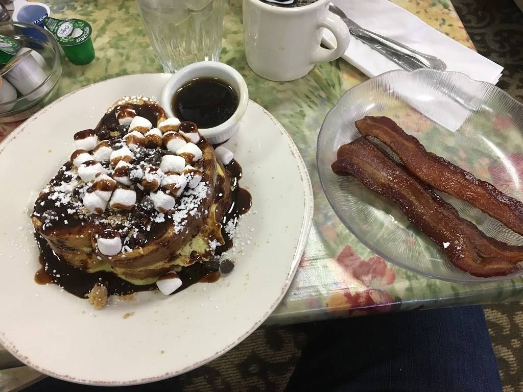 The Breakfast Club of Commerce | restaurant | 1713 Haggerty Rd, Commerce Charter Twp, MI 48390, USA | 2489260690 OR +1 248-926-0690