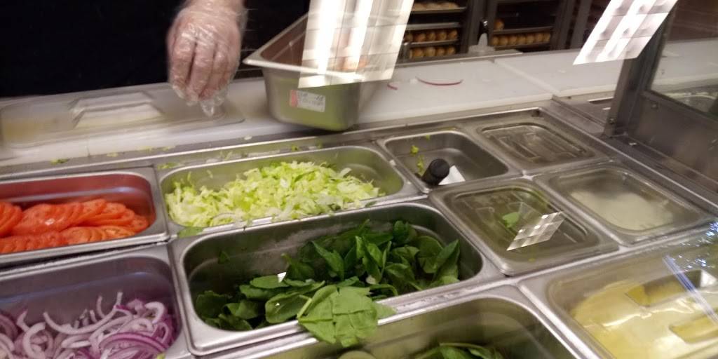 Subway | restaurant | 322 S Cochran Ave, Charlotte, MI 48813, USA | 5175436200 OR +1 517-543-6200