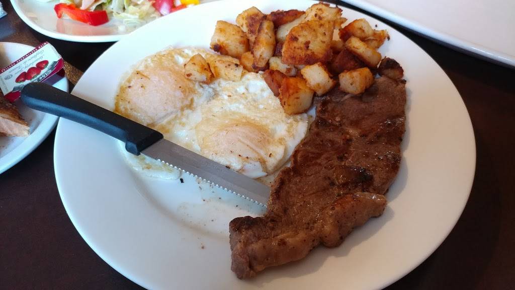 Melinas Family Restaurant | restaurant | 115 Main St W, Port Colborne, ON L3K 3V3, Canada | 9058352755 OR +1 905-835-2755