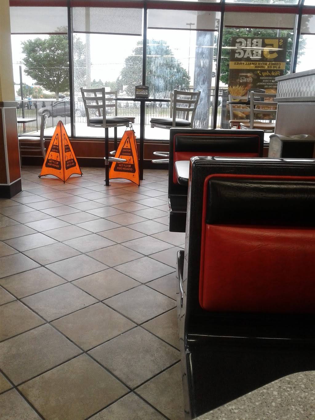 Hardees | restaurant | 726 E Innes St, Salisbury, NC 28144, USA | 7046330721 OR +1 704-633-0721