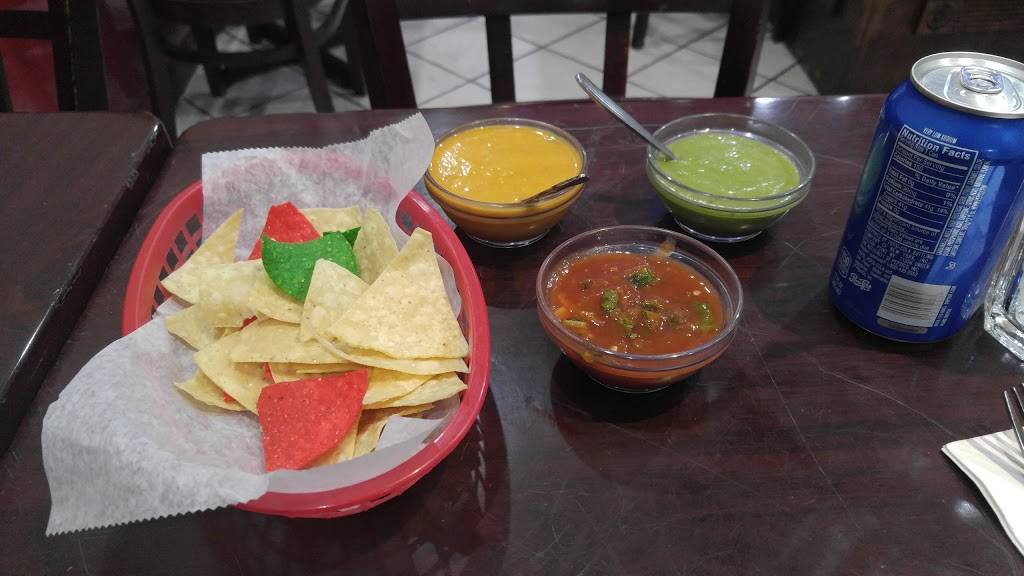 La Familia | restaurant | 334 E Gun Hill Rd, Bronx, NY 10467, USA | 7185159848 OR +1 718-515-9848