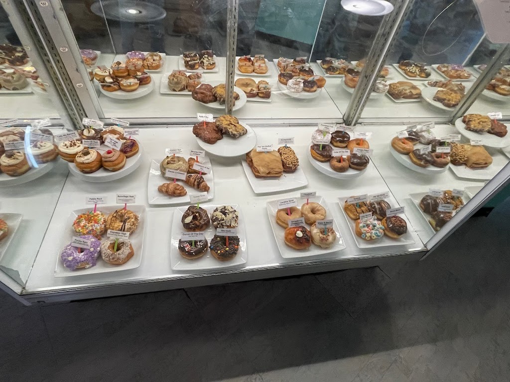 Wake N Bake Donuts - Carolina Beach | bakery | 1401 N Lake Park Blvd #46, Carolina Beach, NC 28428, USA | 9107070166 OR +1 910-707-0166