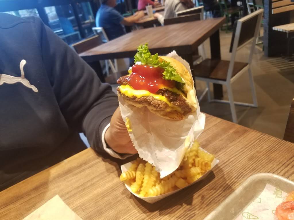 Shake Shack | restaurant | 7014 E Camelback Rd b116, Scottsdale, AZ 85251, USA | 4802708825 OR +1 480-270-8825