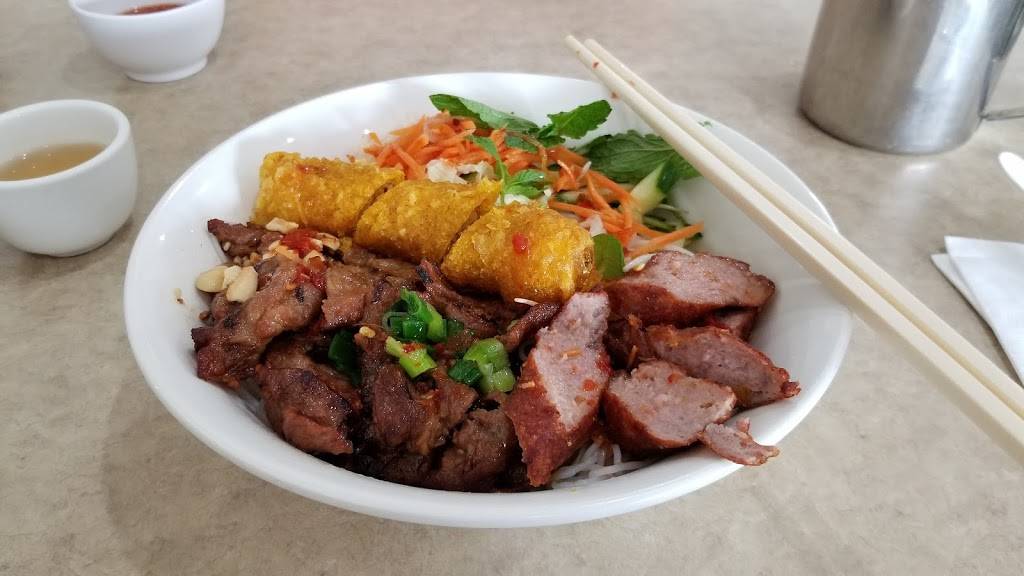 Pho Bo To | restaurant | 1635 Lawrence Ave W, North York, ON M6L 3C9, Canada | 4162450388 OR +1 416-245-0388