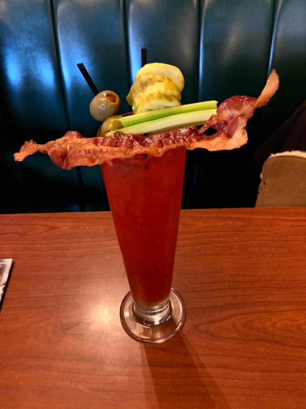 Ruby Tuesday | restaurant | 1764 US-31, Traverse City, MI 49686, USA | 2319389220 OR +1 231-938-9220