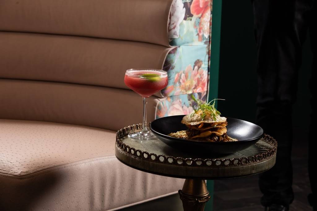 SX Sky Bar | restaurant | 808 S Michigan Ave, Chicago, IL 60605, USA | 7736330214 OR +1 773-633-0214