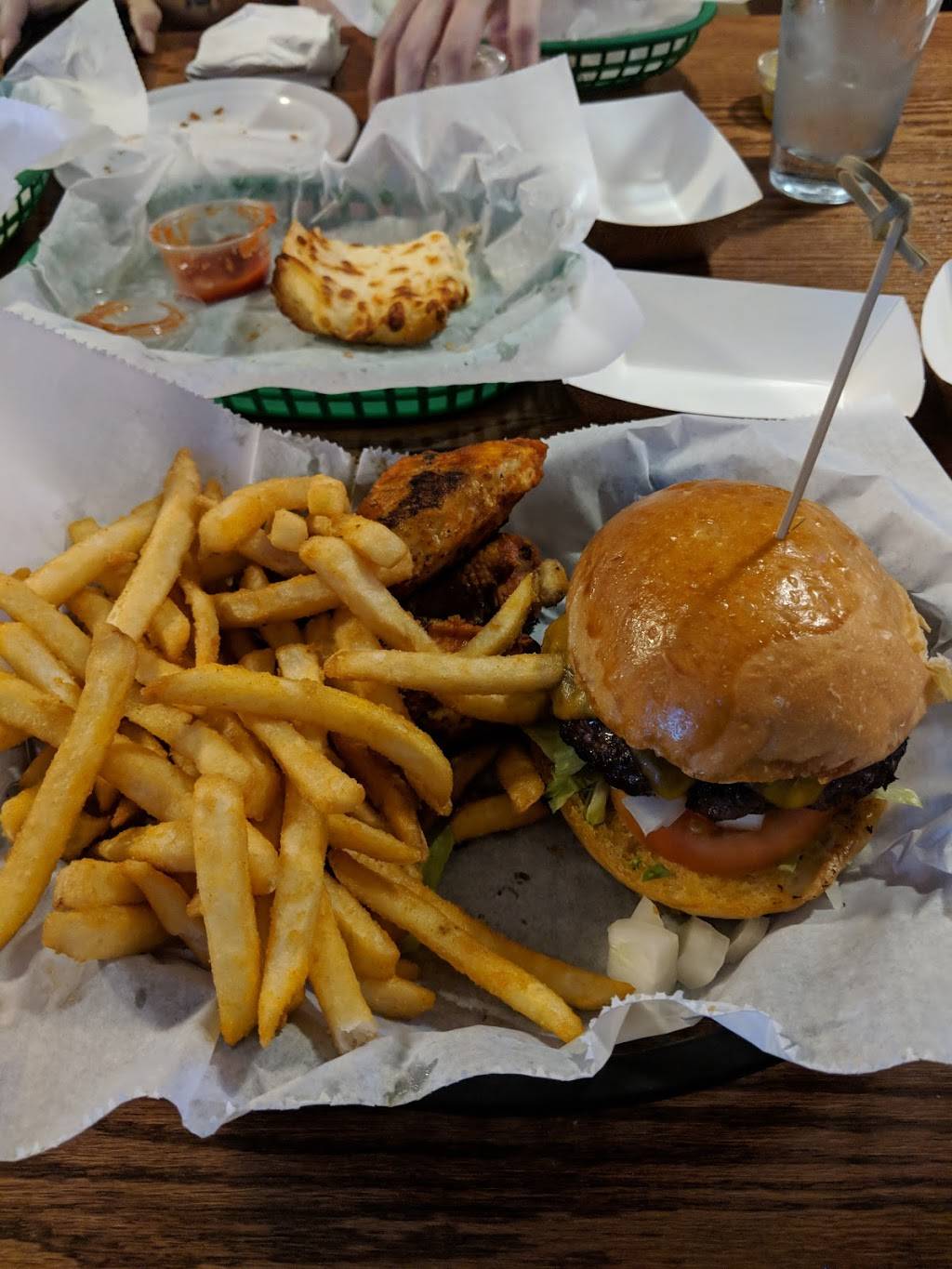 Fourth-N-Long | restaurant | 8911 W National Ave, West Allis, WI 53227, USA | 4148006640 OR +1 414-800-6640