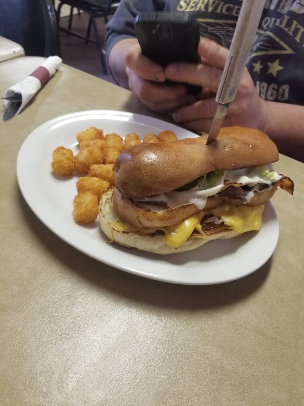 Williams Cafe | cafe | 19636 30th Ave, Barryton, MI 49305, USA | 9893829602 OR +1 989-382-9602