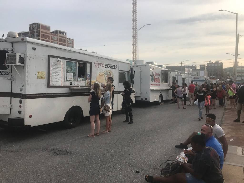 Gyro Express | restaurant | 1123 Walnut St, Kansas City, MO 64106, USA | 9136362537 OR +1 913-636-2537