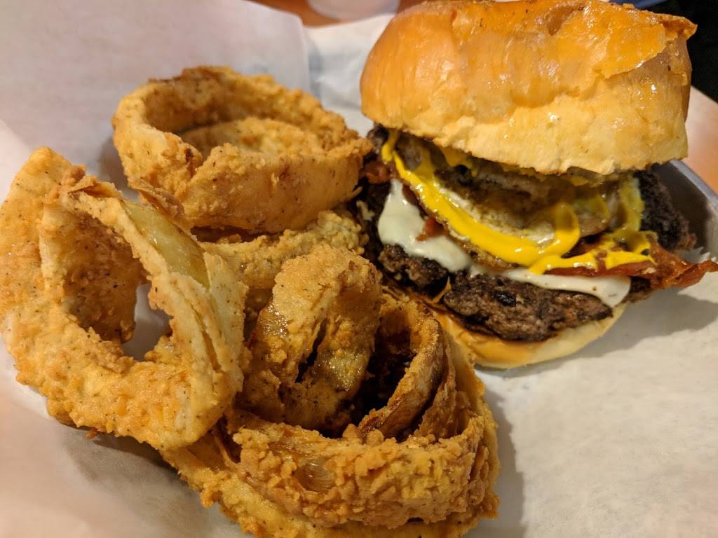 Worlds Burgers | restaurant | 18438 TX-105, Montgomery, TX 77356, USA | 9365822442 OR +1 936-582-2442