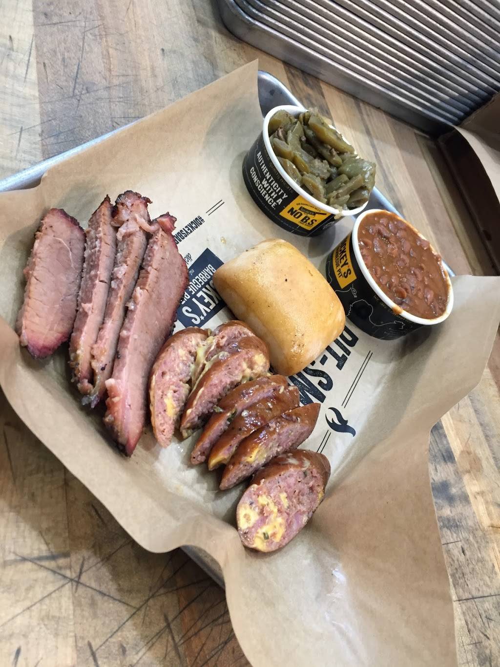 Dickeys Barbecue Pit | restaurant | 19201 Bear Valley Rd, Apple Valley, CA 92308, USA | 7602405556 OR +1 760-240-5556